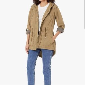 Levi’s Hooded Lightweight Anorak Jacket in Tan/Brown